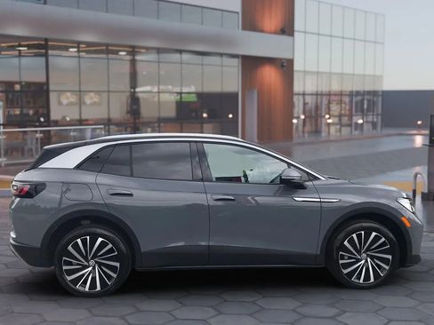 Used 2023 Volkswagen ID.4 Pro S Plus image 4