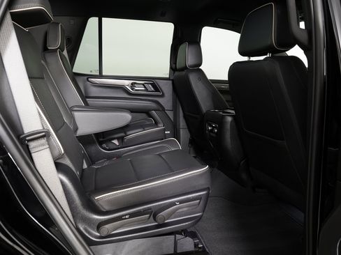 Used 2025 GMC Yukon Elevation w/ LPO, Yukon Black Package image 11