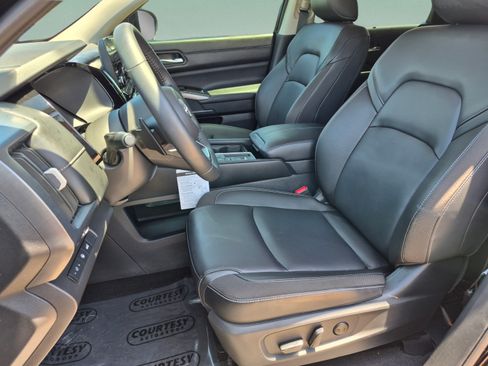 Certified 2025 Nissan Pathfinder SL FWD image 22