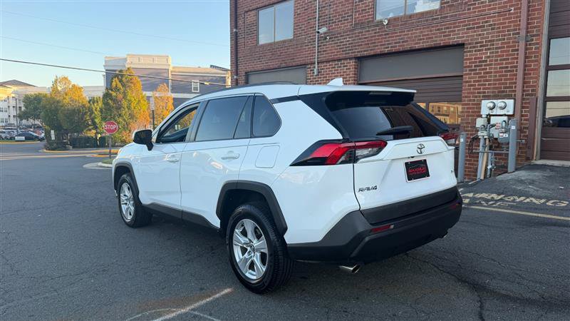 Used 2020 Toyota RAV4 XLE w/ Convenience Package FWD image 15