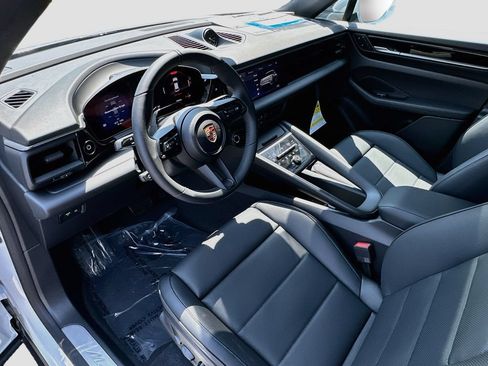 New 2026 Porsche Macan 4 Electric AWD/4WD image 4