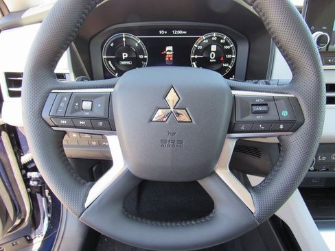 New 2025 Mitsubishi Outlander SEL image 21