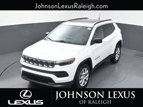 Used 2023 Jeep Compass Latitude w/ Sun and Sound Group AWD/4WD image 24
