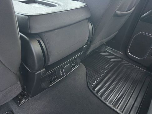 Used 2025 Chevrolet Silverado 1500 LT image 9