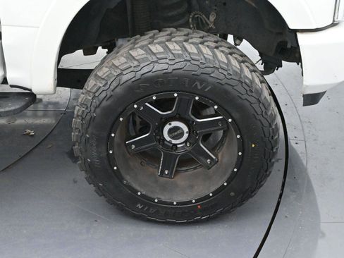 Used 2021 Ford F350 Platinum w/ Tremor Off-Road Package image 41