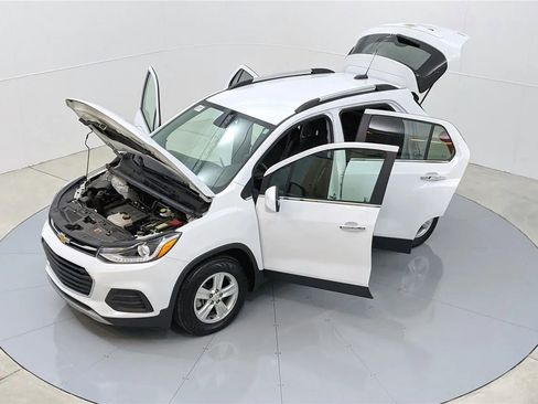 Used 2018 Chevrolet Trax LT w/ LT Convenience Package image 40