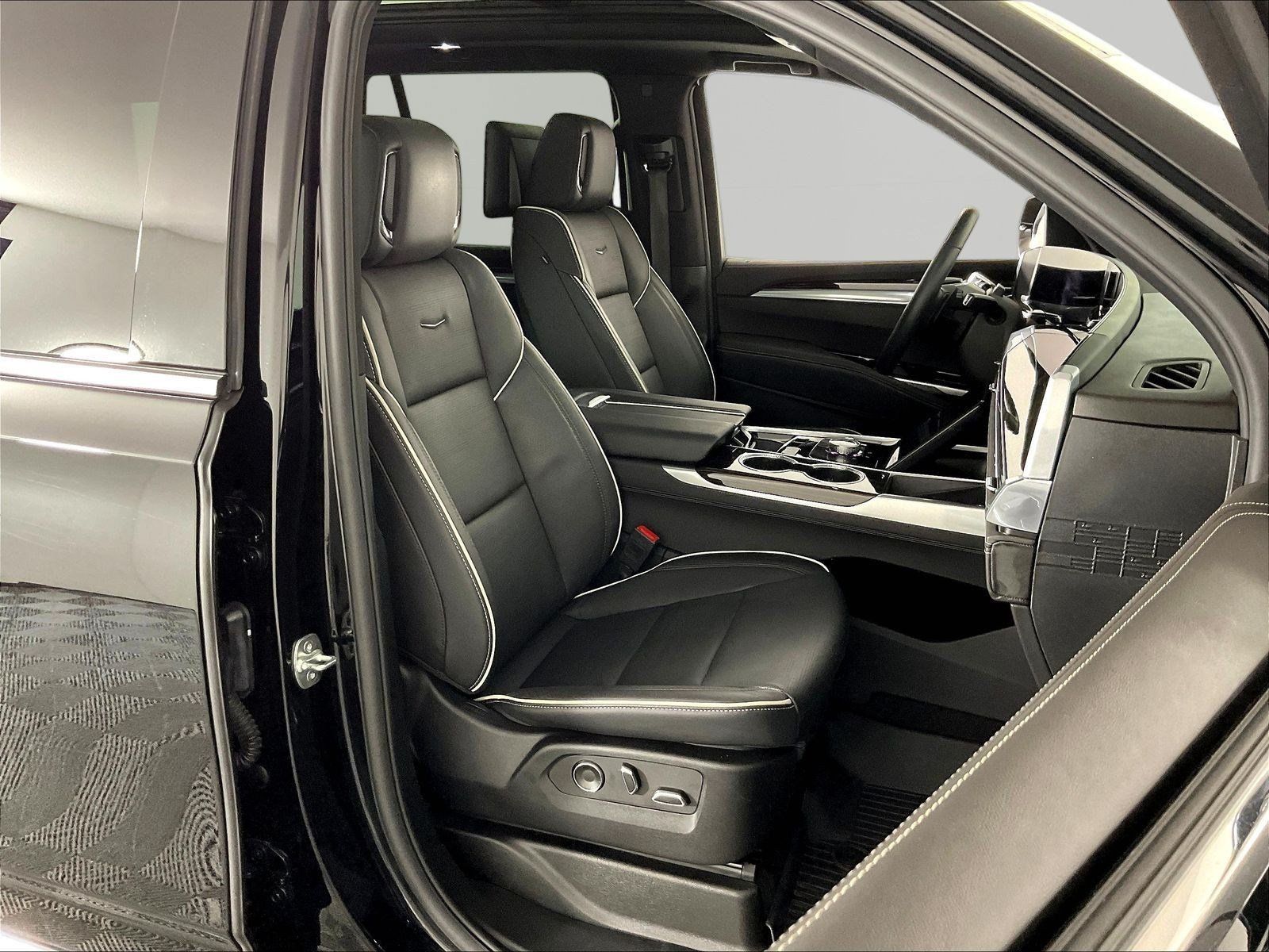 Used 2025 Cadillac Escalade Premium Luxury w/ LPO, Floor Liner Package AWD/4WD image 30
