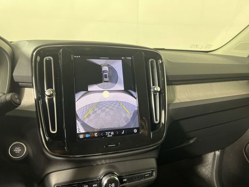 Certified 2025 Volvo XC40 B5 Plus w/ Protection Package Premier image 26