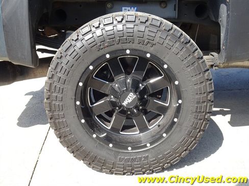 Used 2011 Chevrolet Silverado 2500 LTZ w/ LTZ Plus Package AWD/4WD image 4