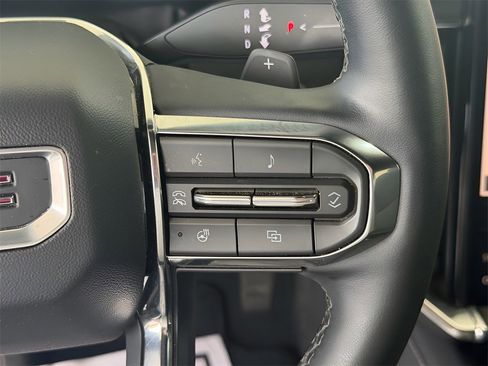 Used 2025 GMC Acadia Elevation image 27