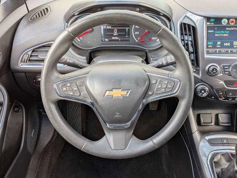 Used 2017 Chevrolet Cruze LT FWD image 22