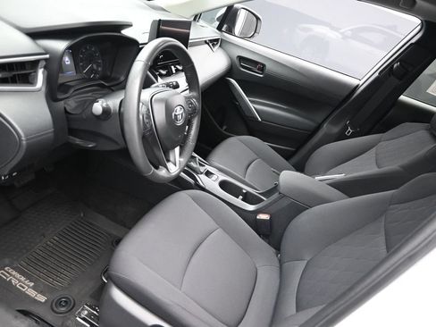 Used 2024 Toyota Corolla Cross LE w/ Moonroof Package FWD image 17