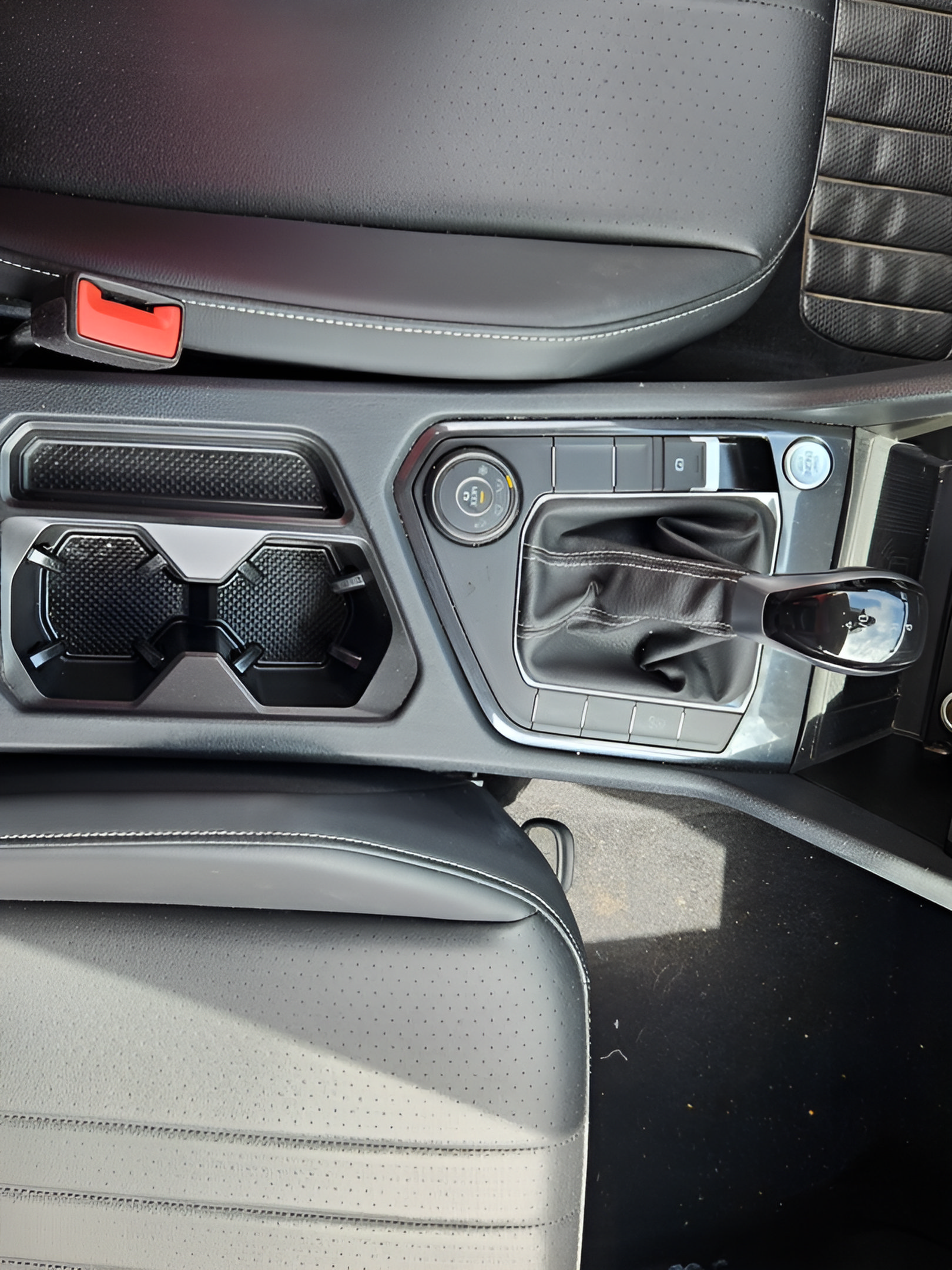 Certified 2024 Volkswagen Tiguan SE AWD/4WD image 15
