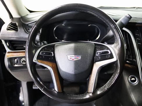 Used 2020 Cadillac Escalade Luxury image 41