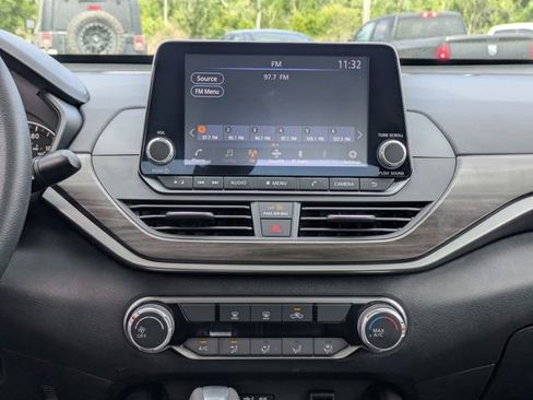 Used 2024 Nissan Altima 2.5 SV image 18