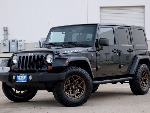 Used 2013 Jeep Wrangler Unlimited Rubicon w/ Connectivity Group image 2
