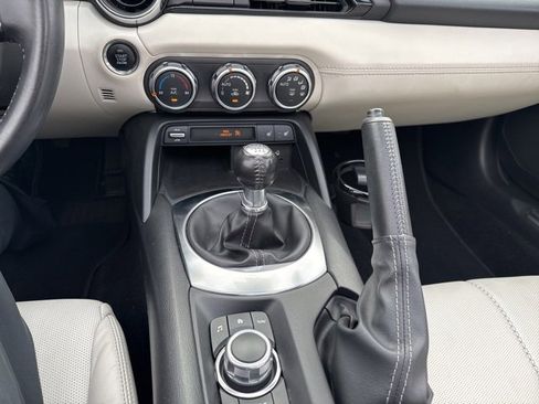 Used 2021 MAZDA MX-5 Miata RF Grand Touring image 13