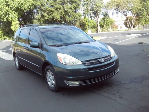 Used 2004 Toyota Sienna XLE image 8