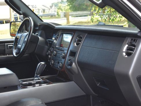 Used 2016 Ford Expedition EL Platinum image 17