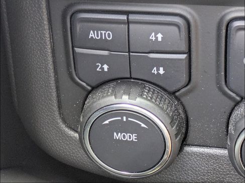 Used 2024 Chevrolet Suburban LT w/ Luxury Package AWD/4WD image 27