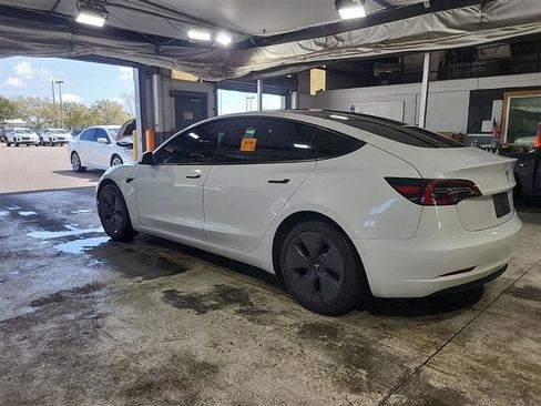 Used 2022 Tesla Model 3 Standard Range image 5