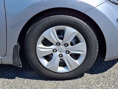 Used 2016 Hyundai Elantra SE FWD image 9