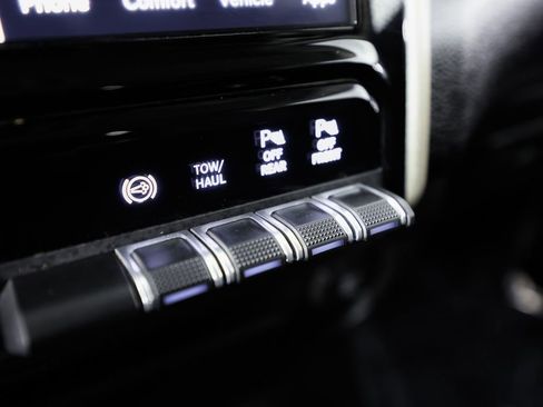 Used 2024 RAM 2500 Laramie w/ Safety Group AWD/4WD image 37