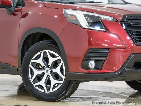 Used 2023 Subaru Forester Premium AWD/4WD image 3