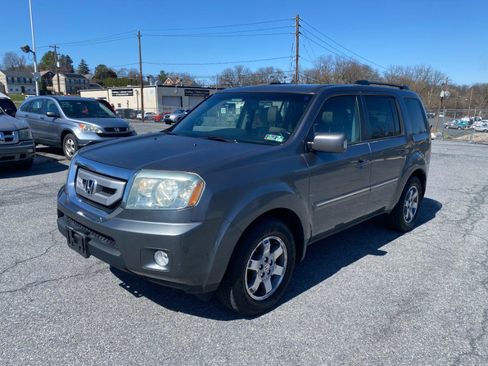 Used 2010 Honda Pilot Touring image 1