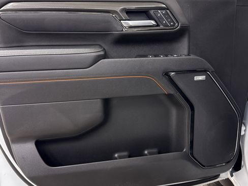 Used 2025 GMC Sierra 2500 AT4 image 4