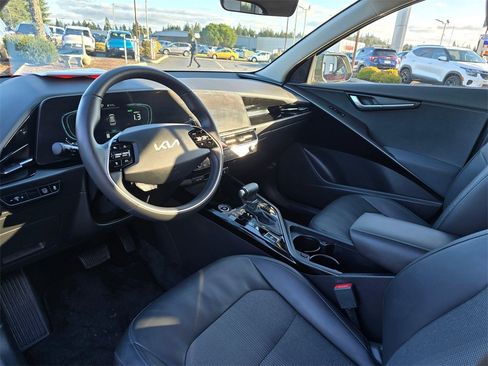 Used 2023 Kia Niro EX image 11