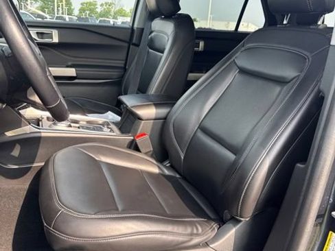 Used 2023 Ford Explorer XLT w/ Equipment Group 202A AWD/4WD image 18
