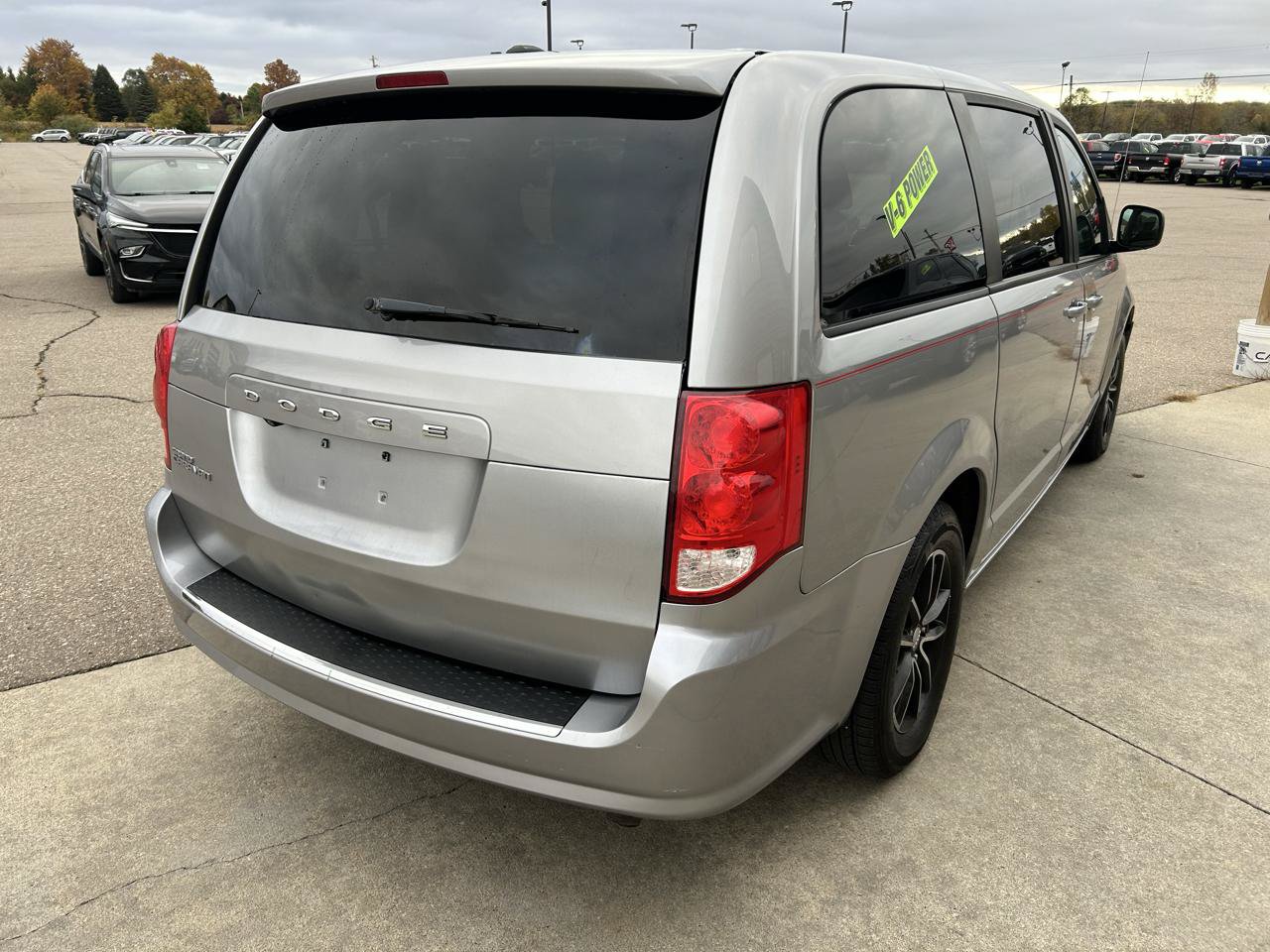Used 2018 Dodge Grand Caravan SE FWD image 5