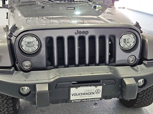 Used 2017 Jeep Wrangler Unlimited Sahara AWD/4WD image 10