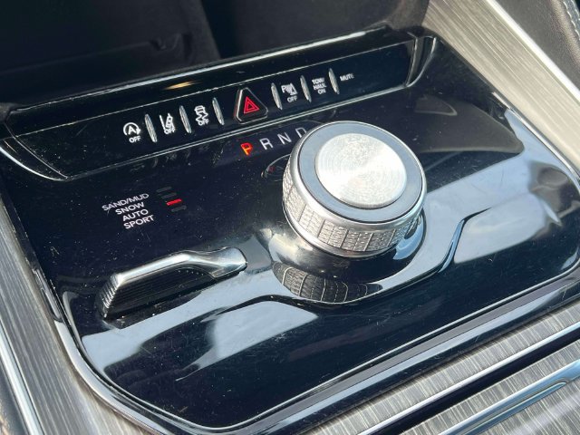 Used 2024 Jeep Wagoneer Series II AWD/4WD image 28