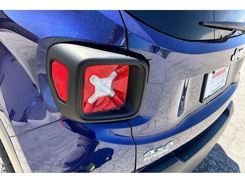 Used 2016 Jeep Renegade Latitude AWD/4WD image 35