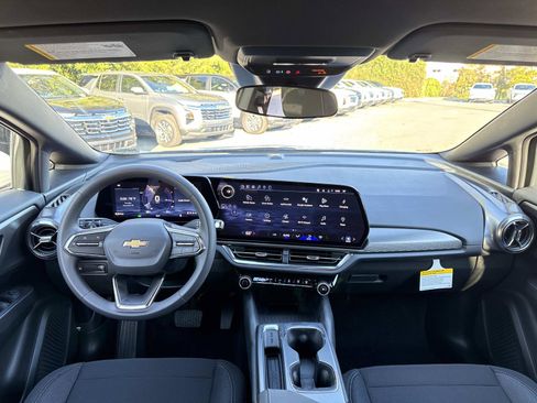New 2026 Chevrolet Equinox EV LT image 12