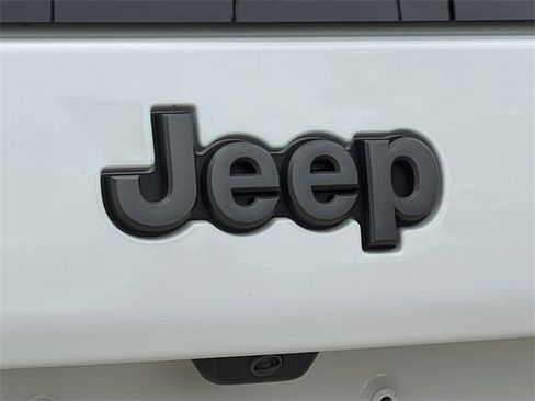 Used 2022 Jeep Cherokee Trailhawk image 48