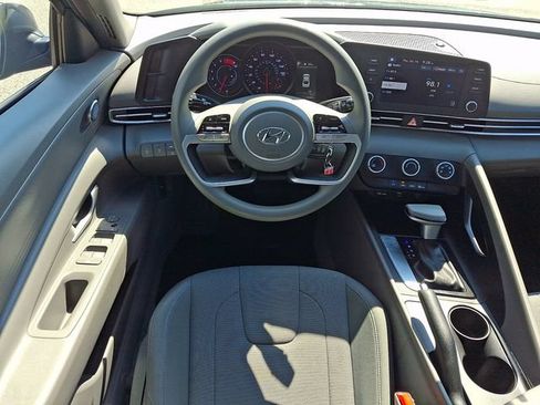 Used 2023 Hyundai Elantra SE w/ Preferred Accessory Package FWD image 11