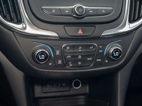 Used 2020 Chevrolet Equinox LT w/ Driver Convenience Package image 17