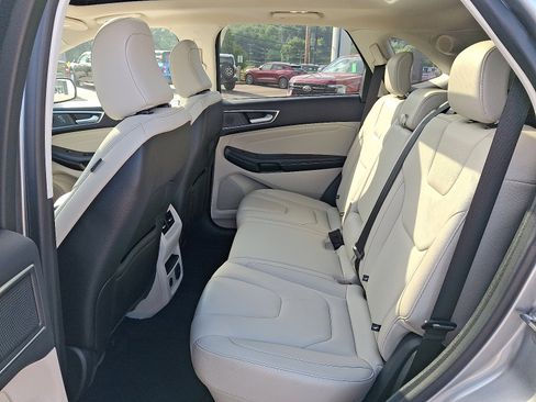 Used 2022 Ford Edge Titanium image 10