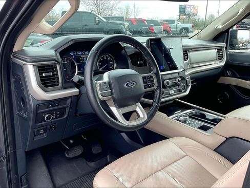 Used 2022 Ford Expedition Max XLT image 19