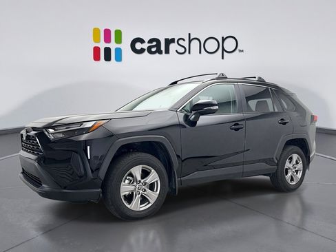 Used 2025 Toyota RAV4 XLE AWD/4WD image 1