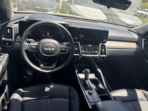 Used 2023 Kia Sorento S w/ Panoramic Sunroof Package AWD/4WD image 15