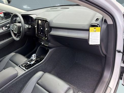 New 2026 Volvo XC40 B5 Plus w/ Climate Package AWD/4WD image 31