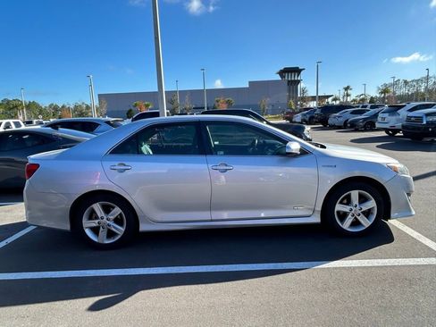 Used 2014 Toyota Camry SE image 2