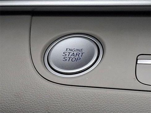 Used 2022 Hyundai Elantra Limited image 23