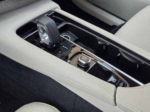 Certified 2025 Volvo XC90 T8 Core w/ Protection Package image 27