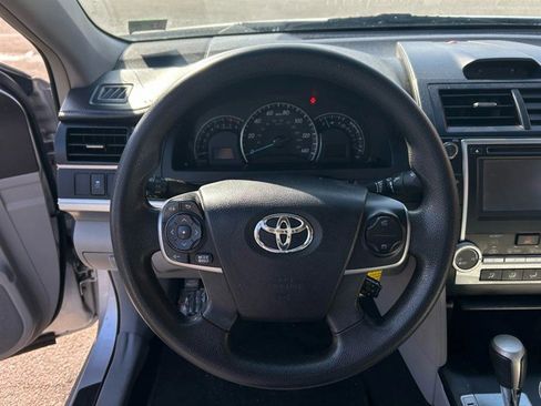 Used 2014 Toyota Camry LE image 10