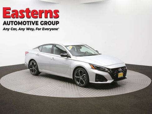 Used 2023 Nissan Altima 2.5 SR FWD image 45